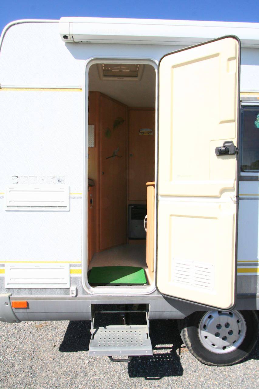 Camping-car capucine occasion, 6 places, 5 couchages, moins de 6 m, Hymer Swing à Roques proche de Toulouse (31)