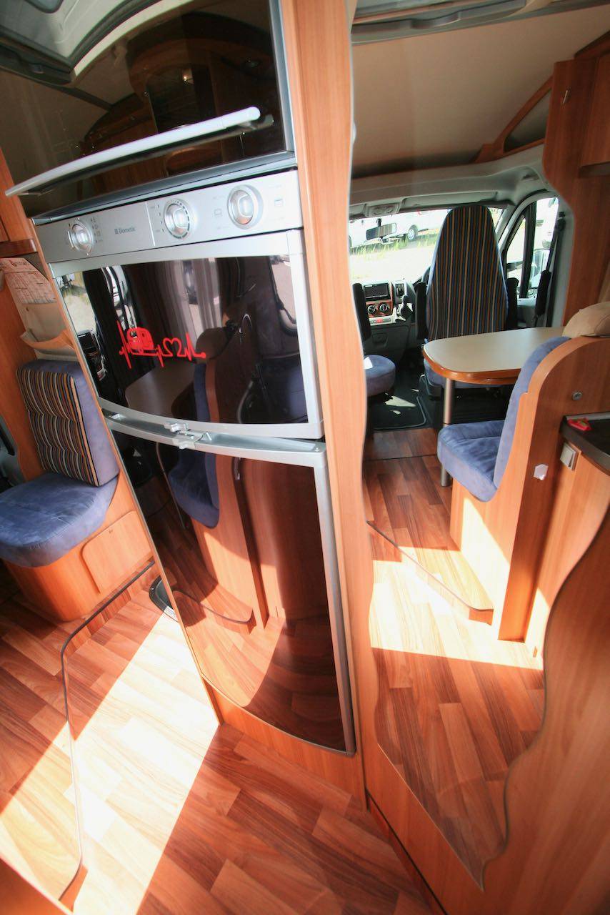 Camping-car profilé occasion, lit central, 3 couchages, Hymer Tramp T698 CL, à Roques proche de Toulouse (31)