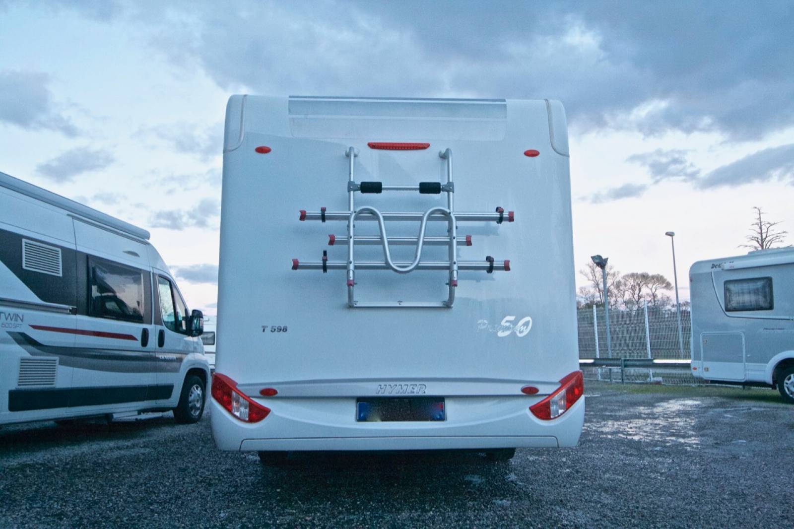 Camping-car occasion profilé Hymermobil Tramp T 598, lit de milieu, peu de kilomètres, à Roques près Toulouse (31)