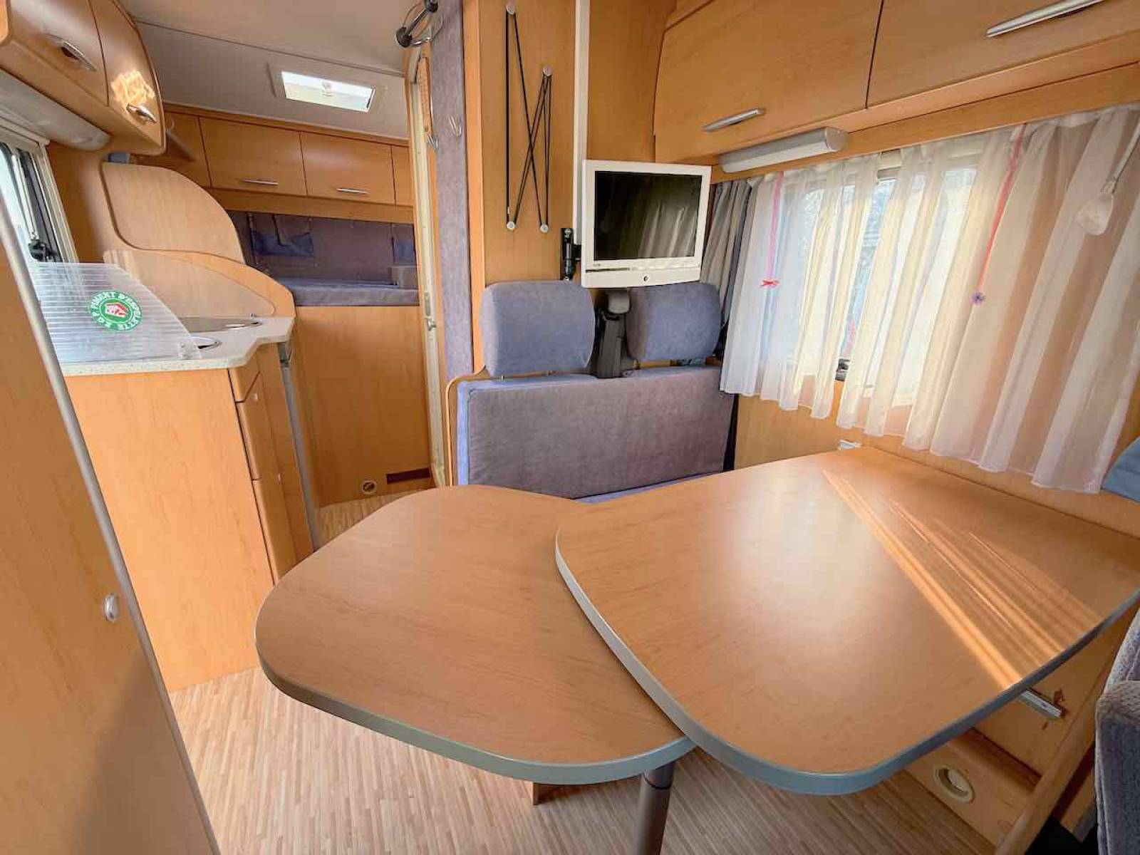 Achat Camping-car Profilé Occasion, lit sur soute, pour deux, moins de 6 m, petit prix, Hymer Van 522, à Roques, proche de Toulouse (31)