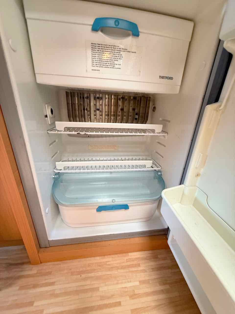 Vend Camping-car Profilé Occasion, lit sur soute, pour deux, moins de 6 m, petit prix, Hymer Van 522, à Roques, proche de Toulouse (31)