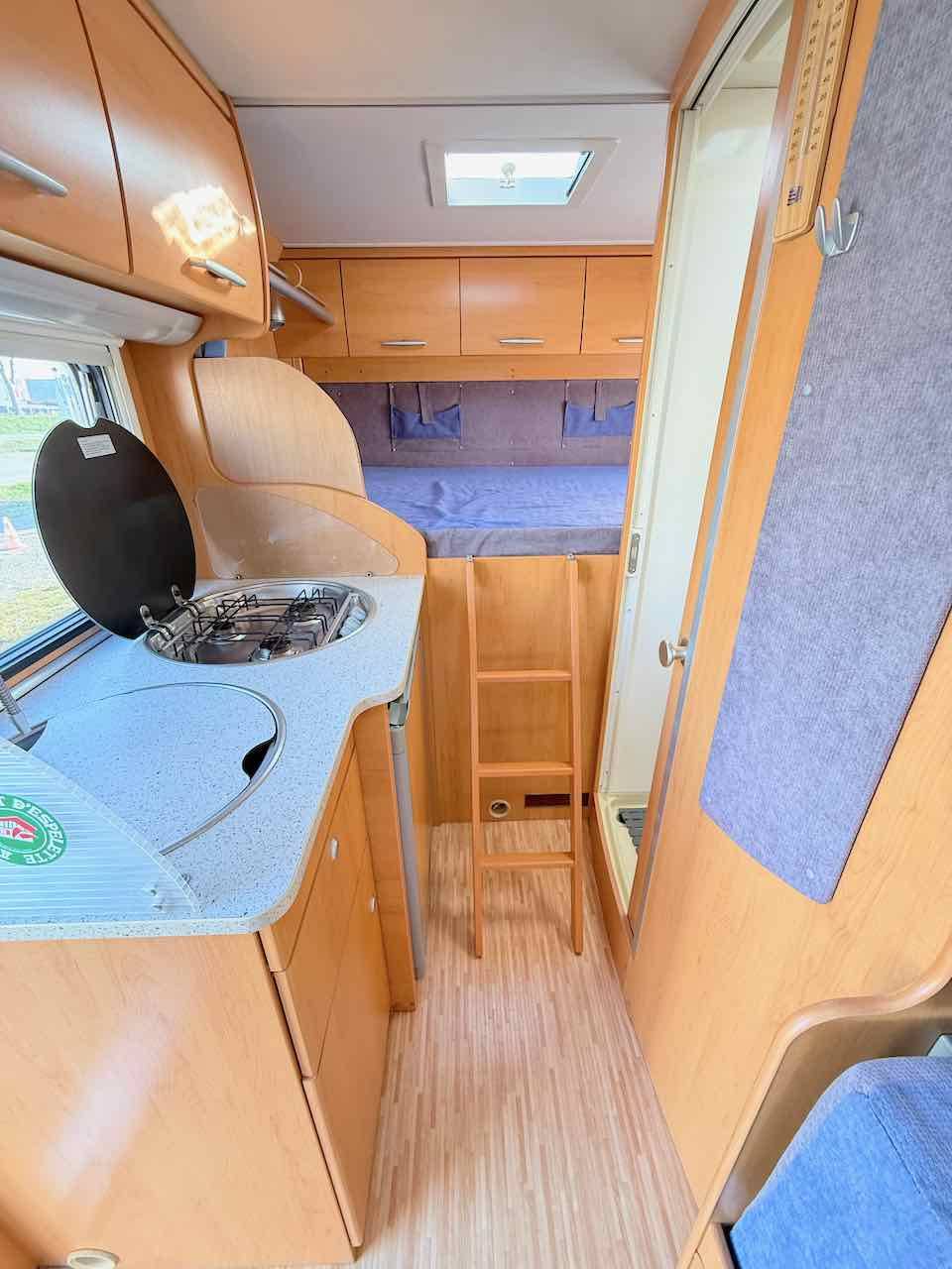Camping-car Profilé Occasion, lit sur soute, pour deux, moins de 6 m, petit prix, Hymer Van 522, à Roques, proche de Toulouse (31)