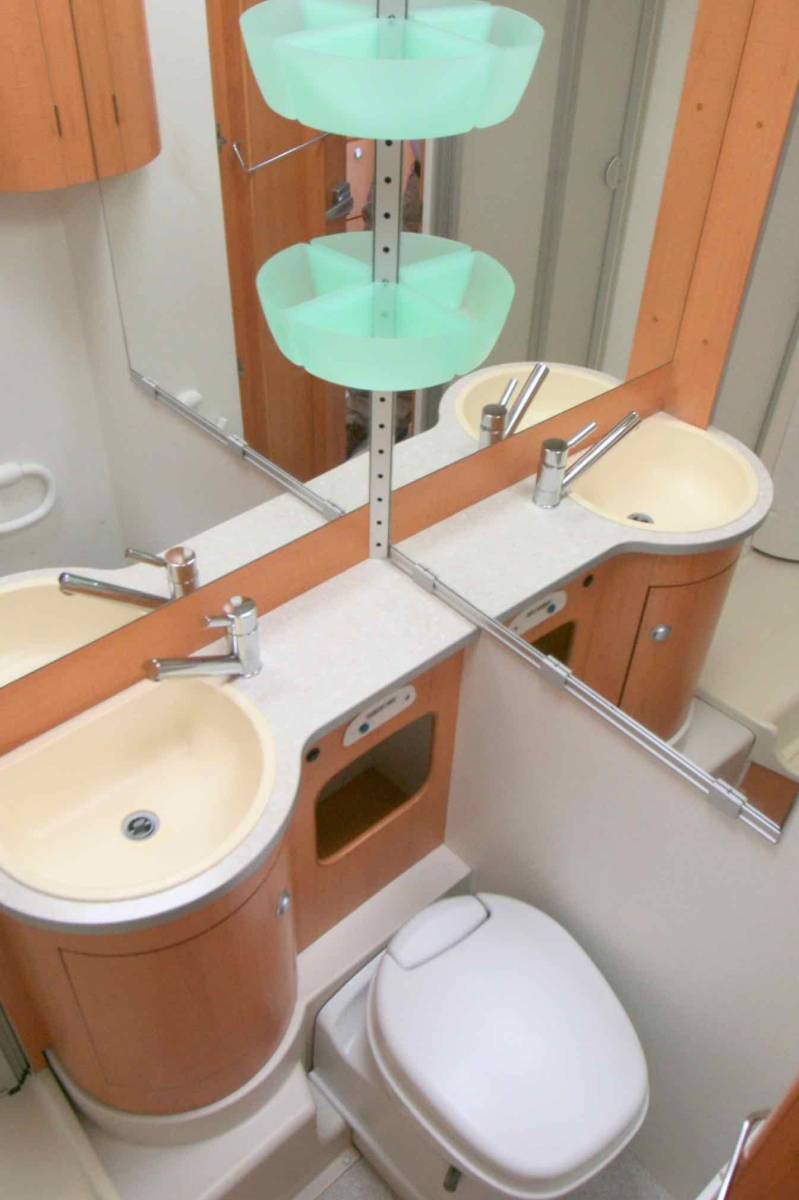 Vend Camping-car occasion intégral Hymermobil 664 BC, 4 places, lit sur grande soute, à roques proche de Toulouse (31)