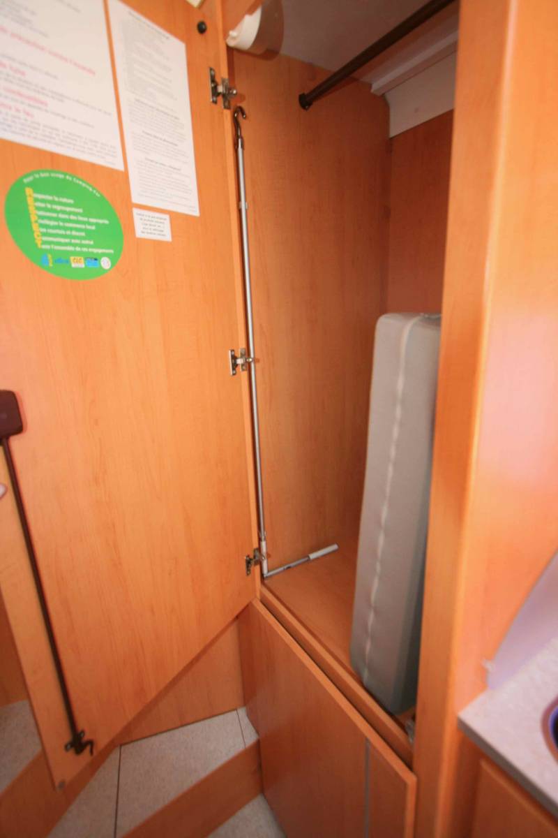 Vend Camping-car occasion intégral Hymermobil 664 BC, 4 places, lit sur grande soute, à roques proche de Toulouse (31)