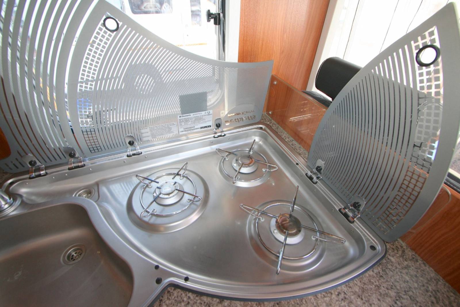 Camping-car occasion intégral Dethleffs Esprit i7150 4 places, peu de kilomètres, le bon coin et à Roque près Toulouse 31