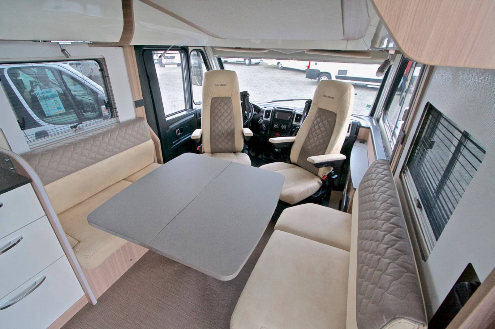 Vente Camping-car intégral occasion salon face à face, 150 cv, Bürstner Ixeo 736, à Roques près Toulouse (31)