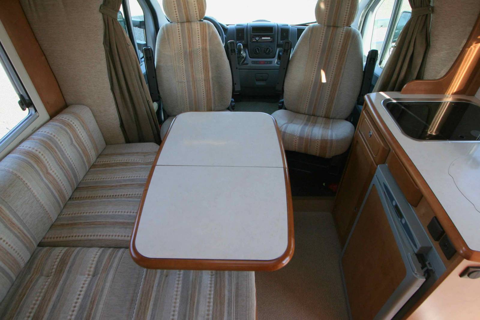 Vend Camping-car profilé occasion, lit à la française, moins de 6 m, les dimensions d'un fourgon, Rapido 707 C le Randonneur, à Roques proche de Toulouse (31) Midi-Pyrénées.