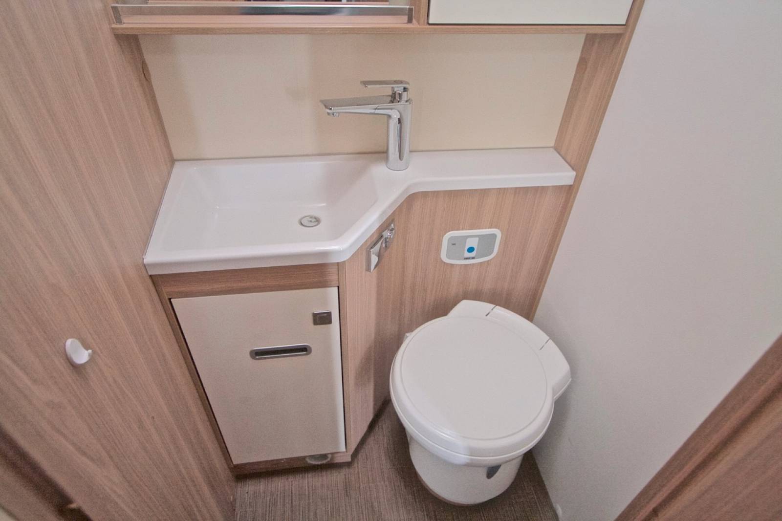 Achat Camping-car intégral occasion salon face à face, 150 cv, Bürstner Ixeo 736, à Roques près Toulouse (31)