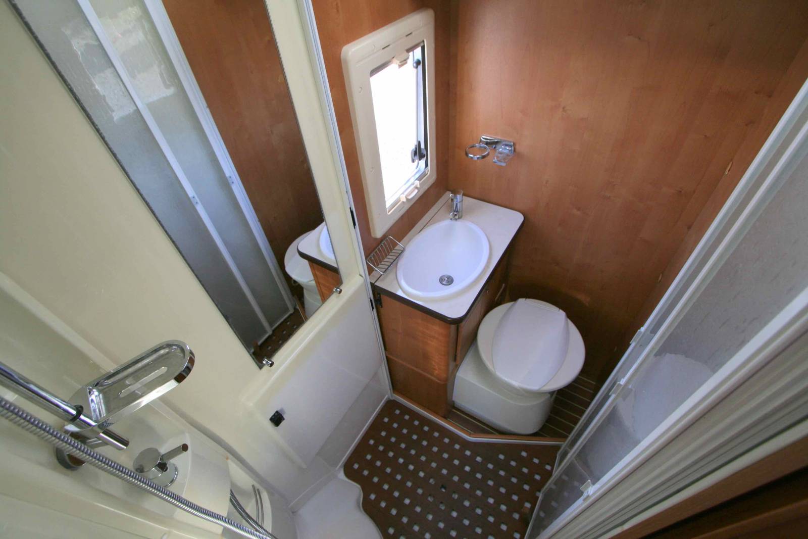 Camping-car profilé occasion, lit à la française, moins de 6 m, Rapido 707 C le Randonneur