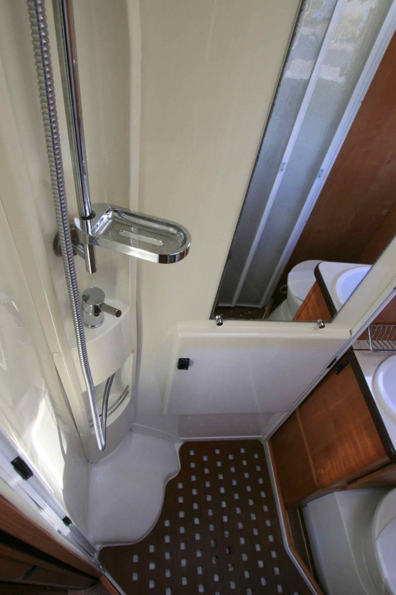 Vend Camping-car profilé occasion, lit à la française, moins de 6 m, les dimensions d'un fourgon, Rapido 707 C le Randonneur, à Roques proche de Toulouse (31) Midi-Pyrénées.