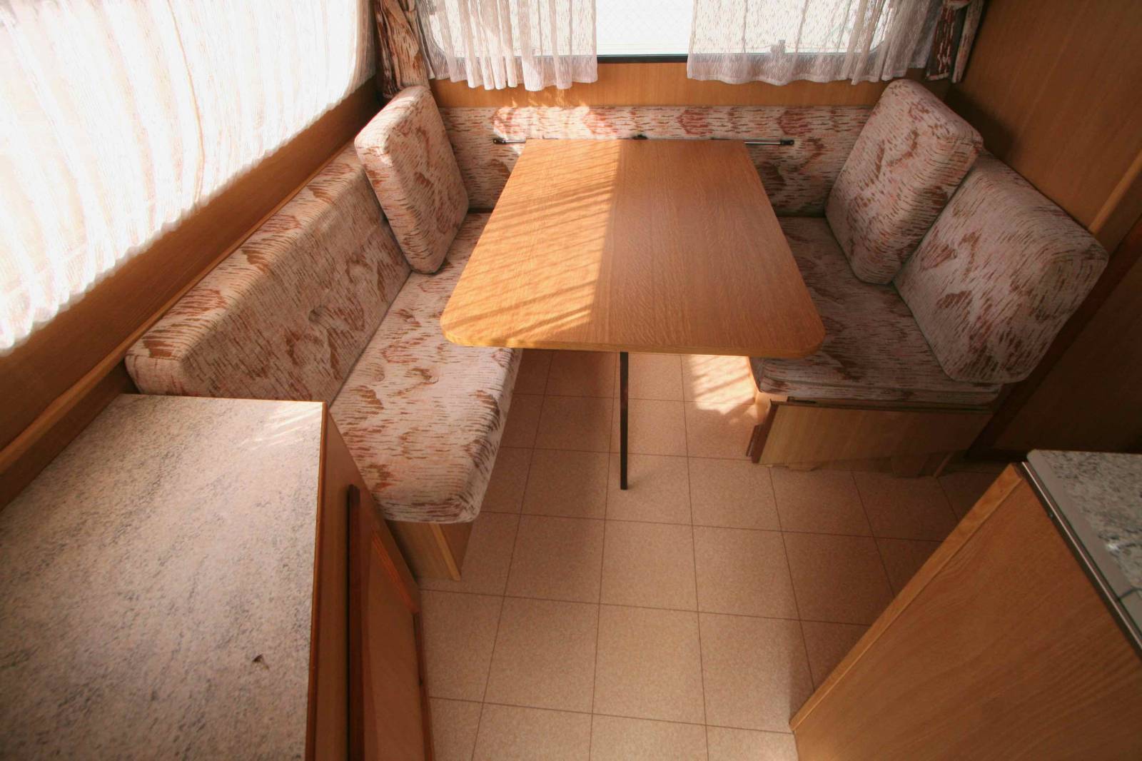 Vend Caravane occasion, 4 couchages, moins de 5,5 m, Sun Roller Sevilla 440 CP, à Roques proche de Toulouse (31)