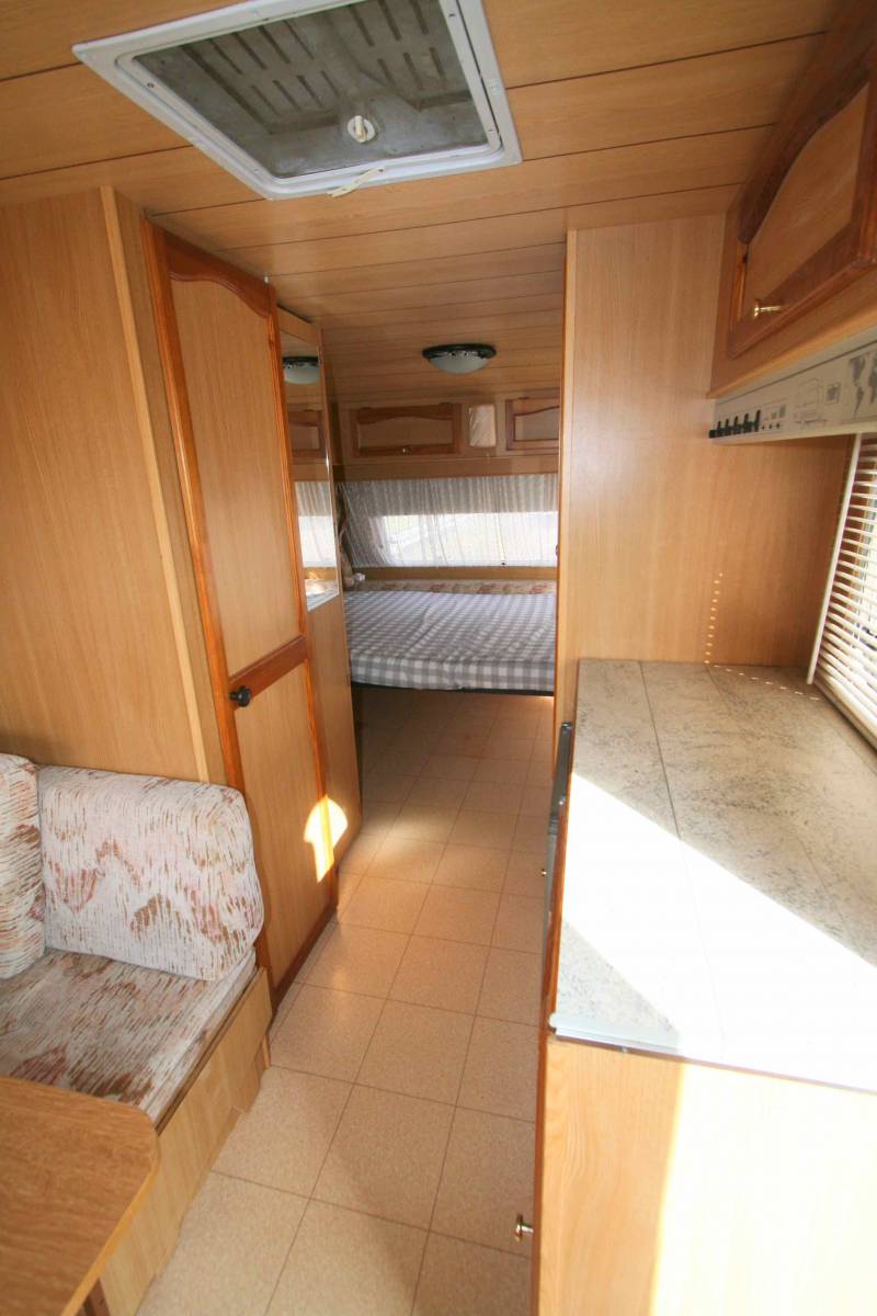 Vend Caravane occasion, 4 couchages, moins de 5,5 m, Sun Roller Sevilla 440 CP, à Roques proche de Toulouse (31)