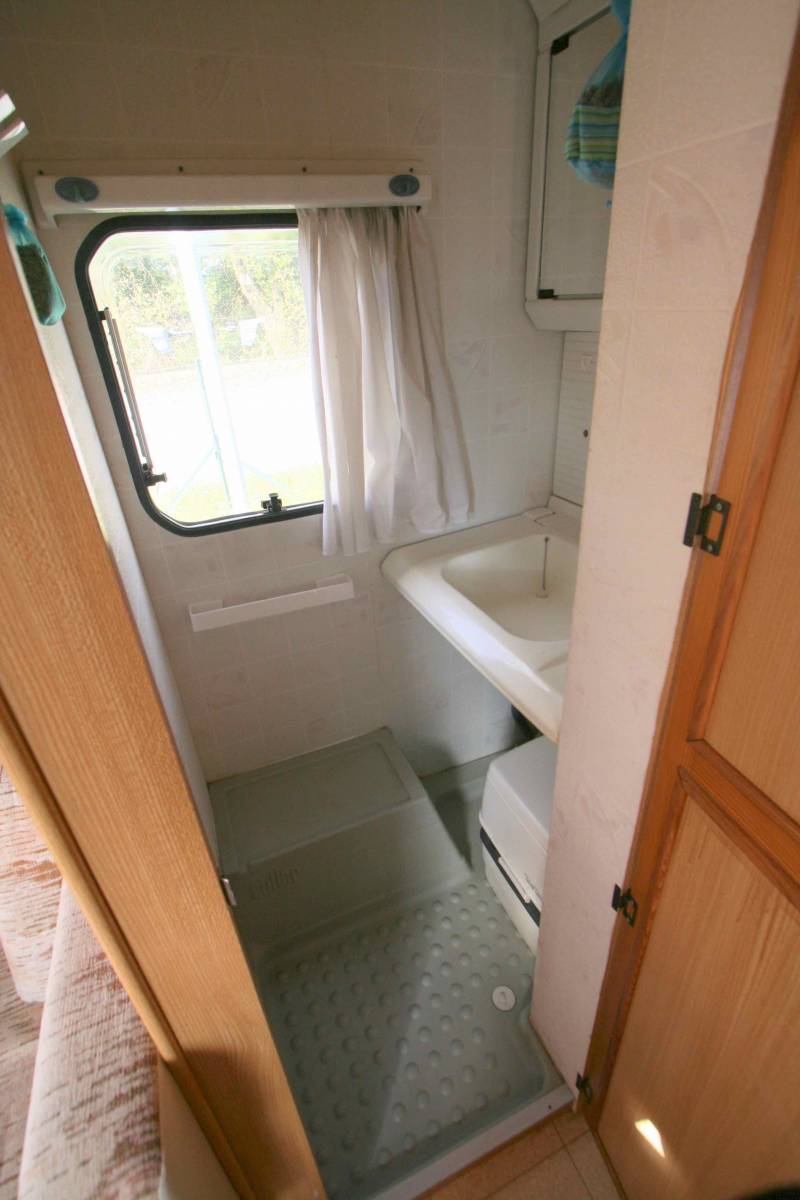 Vend Caravane occasion, 4 couchages, moins de 5,5 m, Sun Roller Sevilla 440 CP, à Roques proche de Toulouse (31)