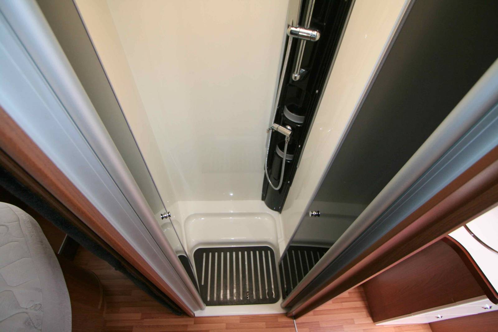 Camping-car intégral occasion, Lit central et de pavillon, Autostar Passion I720 LC, à Roques proche de Toulouse (31)