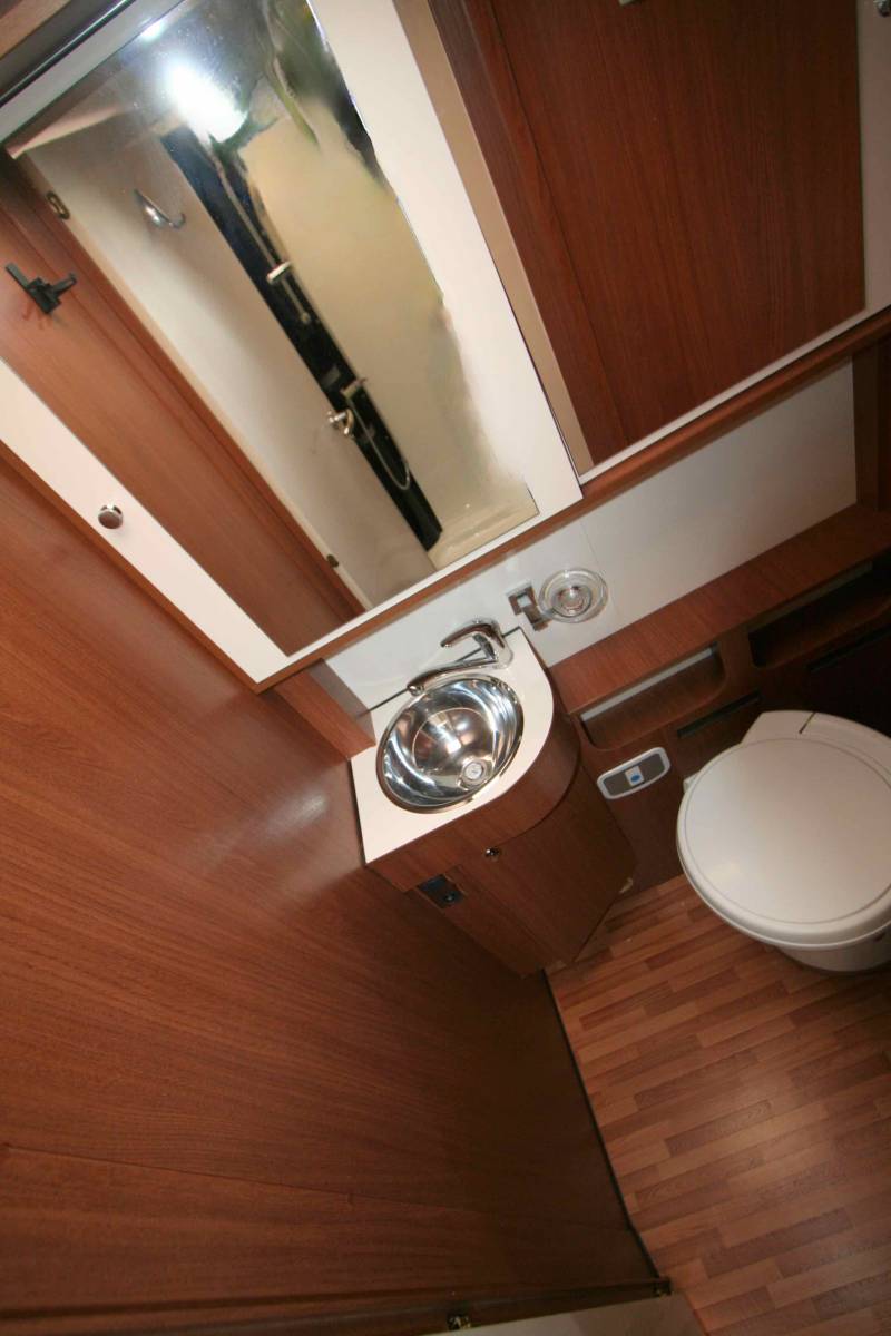 Vend Camping-car intégral occasion, Lit central et de pavillon, Autostar Passion I720 LC, à Roques proche de Toulouse (31)