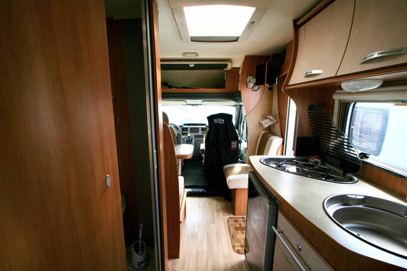 Vente Petit camping-car profilé d’occasion, lit central, 4 places, 4 couchages, Challenger Genesis 42, à Roques proche de Toulouse (31)