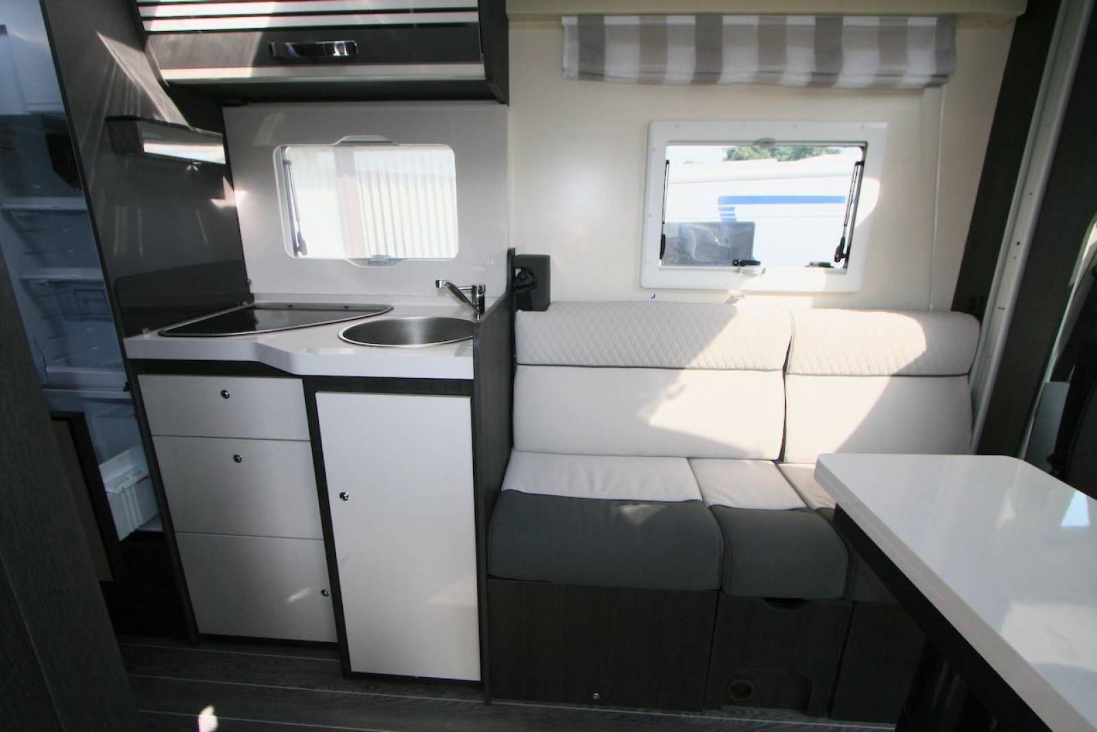 Camping-car profilé d'occasion, maxi-salon, boîte auto, Roller Team Kronos 230 TL Selekt, à Roques, proche Toulouse (31)