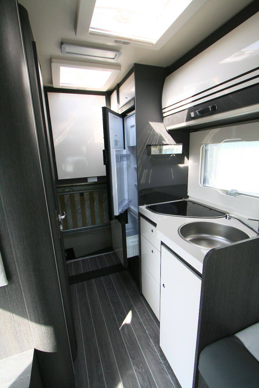 Camping-car profilé d'occasion, maxi-salon, boîte auto, Roller Team Kronos 230 TL Selekt, à Roques, proche Toulouse (31)