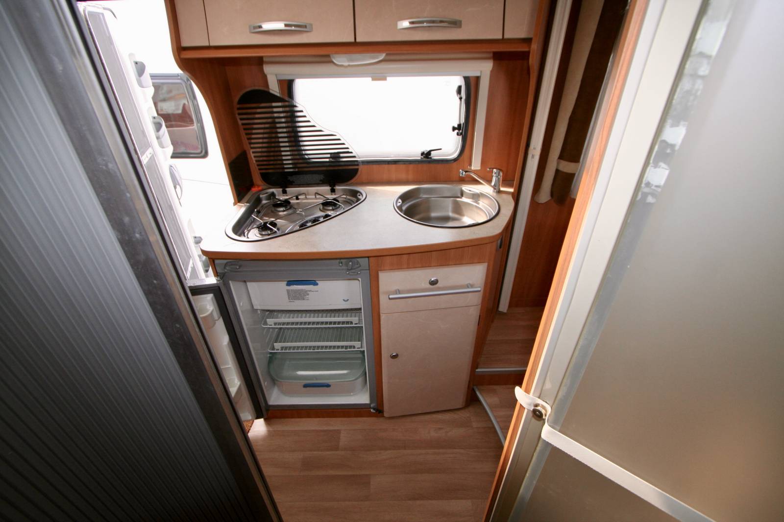 Petit camping-car profilé d’occasion, lit central, 4 places, 4 couchages, Challenger Genesis 42, à Roques proche de Toulouse (31)