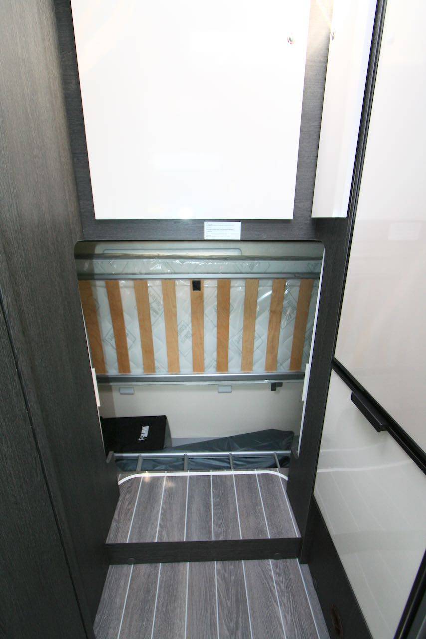 Camping-car profilé d'occasion, maxi-salon, boîte auto, Roller Team Kronos 230 TL Selekt, à Roques, proche Toulouse (31)