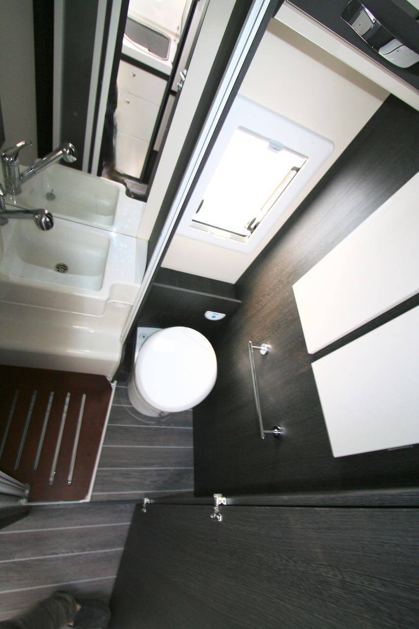 Camping-car profilé d'occasion, maxi-salon, boîte auto, Roller Team Kronos 230 TL Selekt, à Roques, proche Toulouse (31)