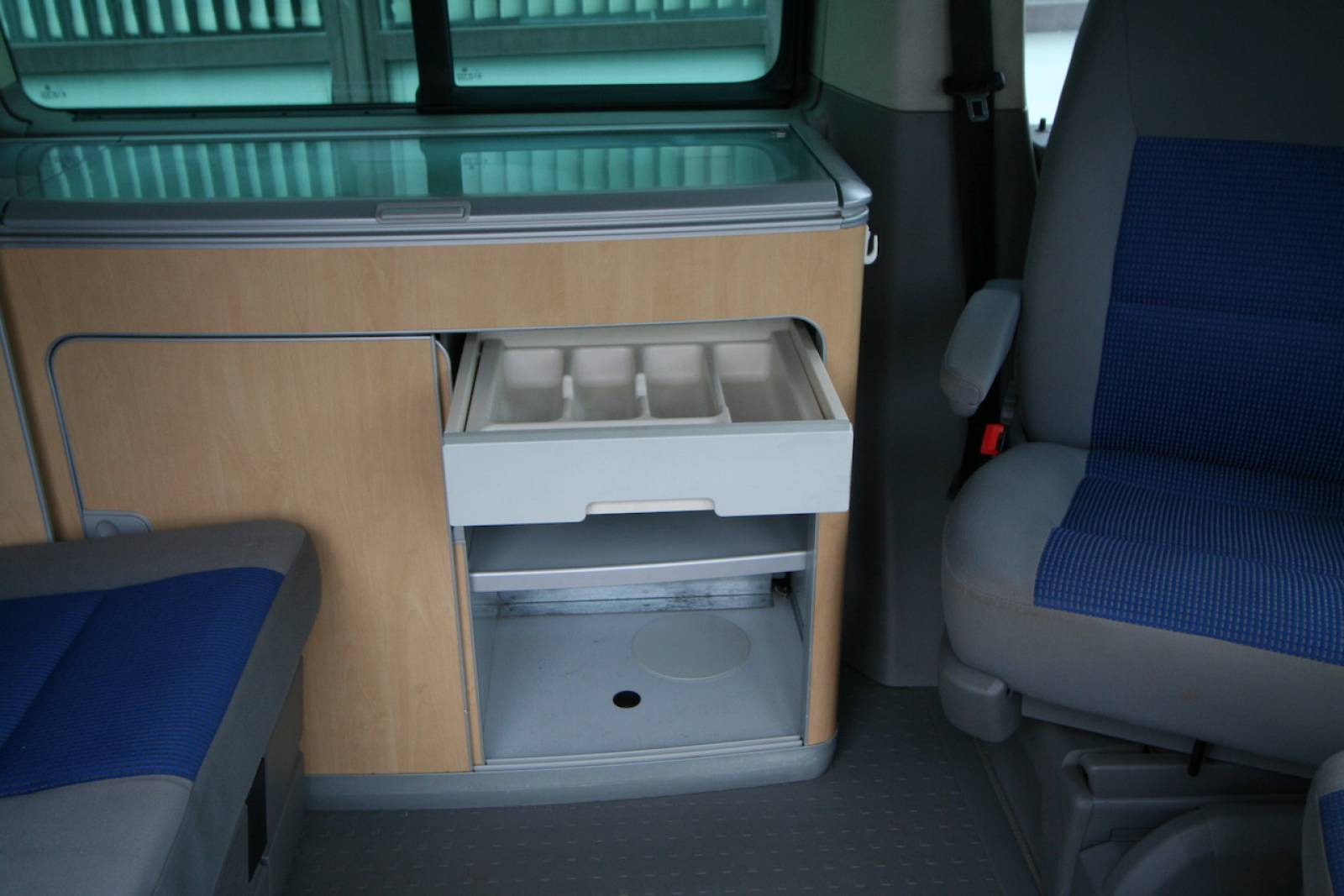 Fourgon van occasion, 4 couchages, moins de 5 m, 174 CV, California T5 Confortline à Roques, près de Toulouse (31)