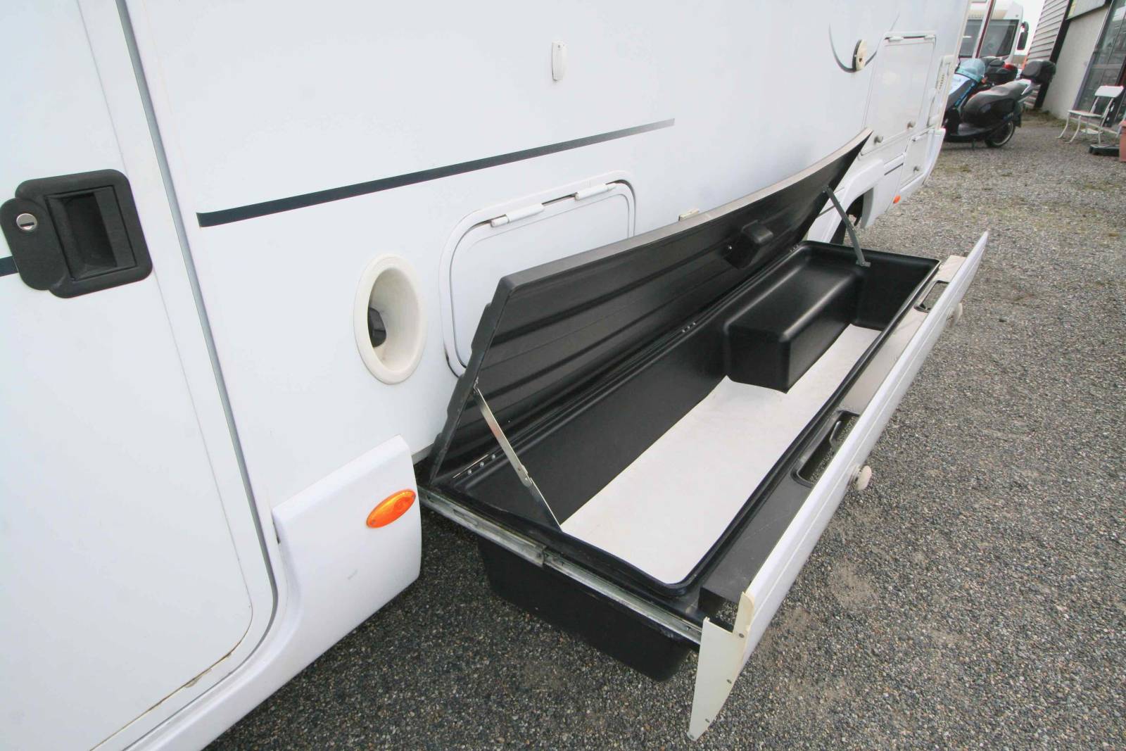 Vend Camping-car intégral occasion, Mercedes, lits jumeaux, salon face à face, Pilote explorateur G733 FJ, à Roques près Toulouse