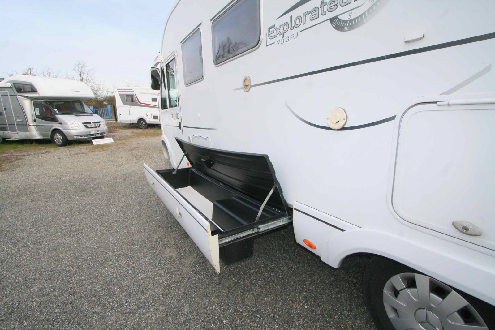 Camping-car intégral occasion, Mercedes, lits jumeaux, salon face à face, Pilote explorateur G733 FJ, à Roques près Toulouse