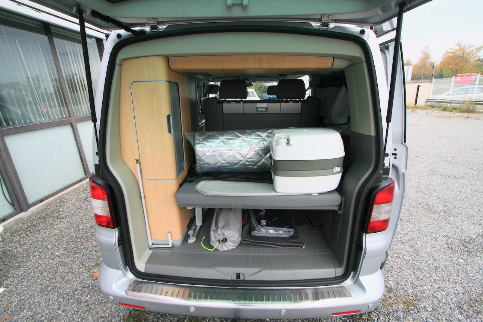 Fourgon van occasion, 4 couchages, moins de 5 m, 174 CV, California T5 Confortline à Roques, près de Toulouse (31)