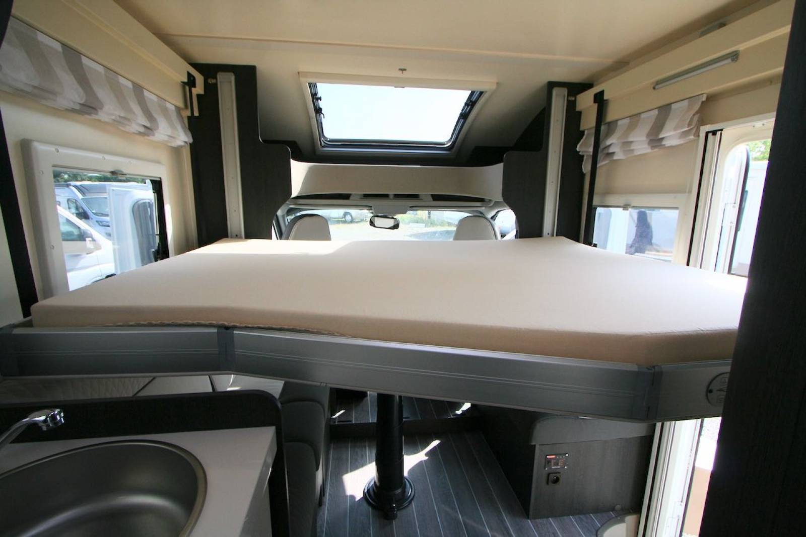 Camping-car profilé d'occasion, maxi-salon, boîte auto, Roller Team Kronos 230 TL Selekt, à Roques, proche Toulouse (31)