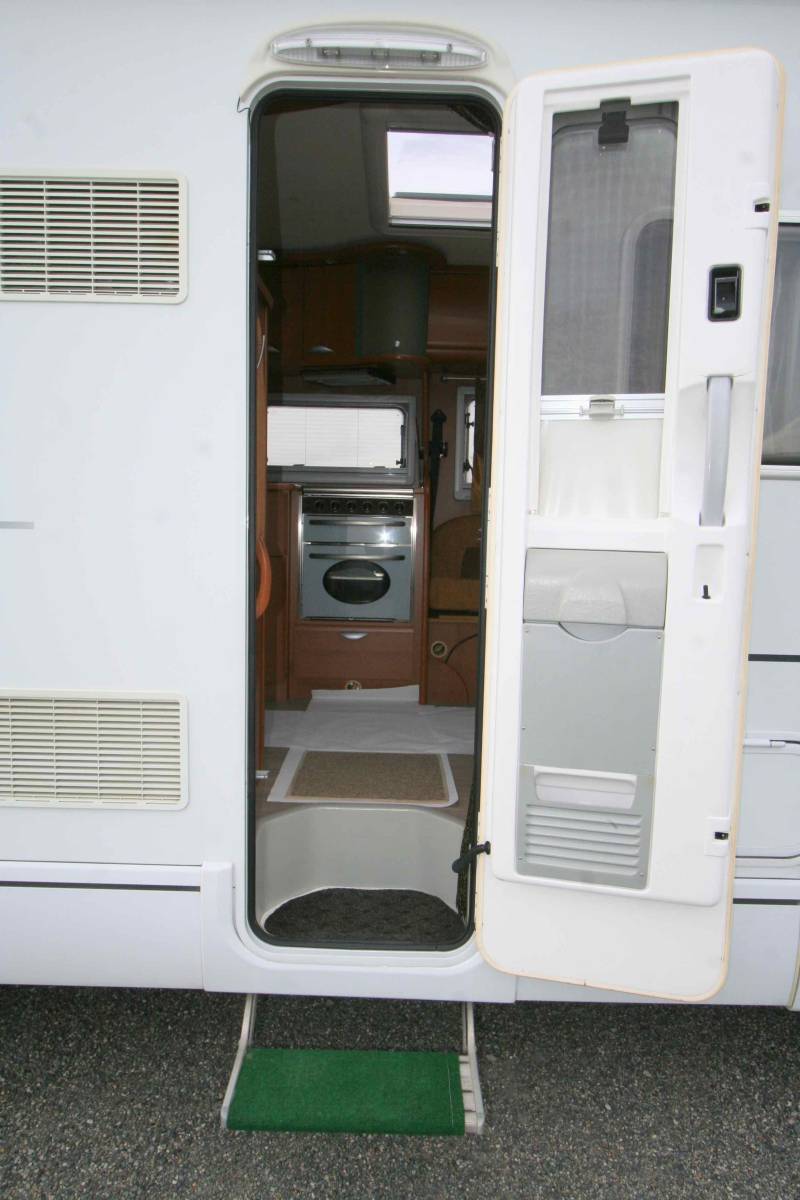 Vend Camping-car intégral occasion, Mercedes, lits jumeaux, salon face à face, Pilote explorateur G733 FJ, à Roques près Toulouse