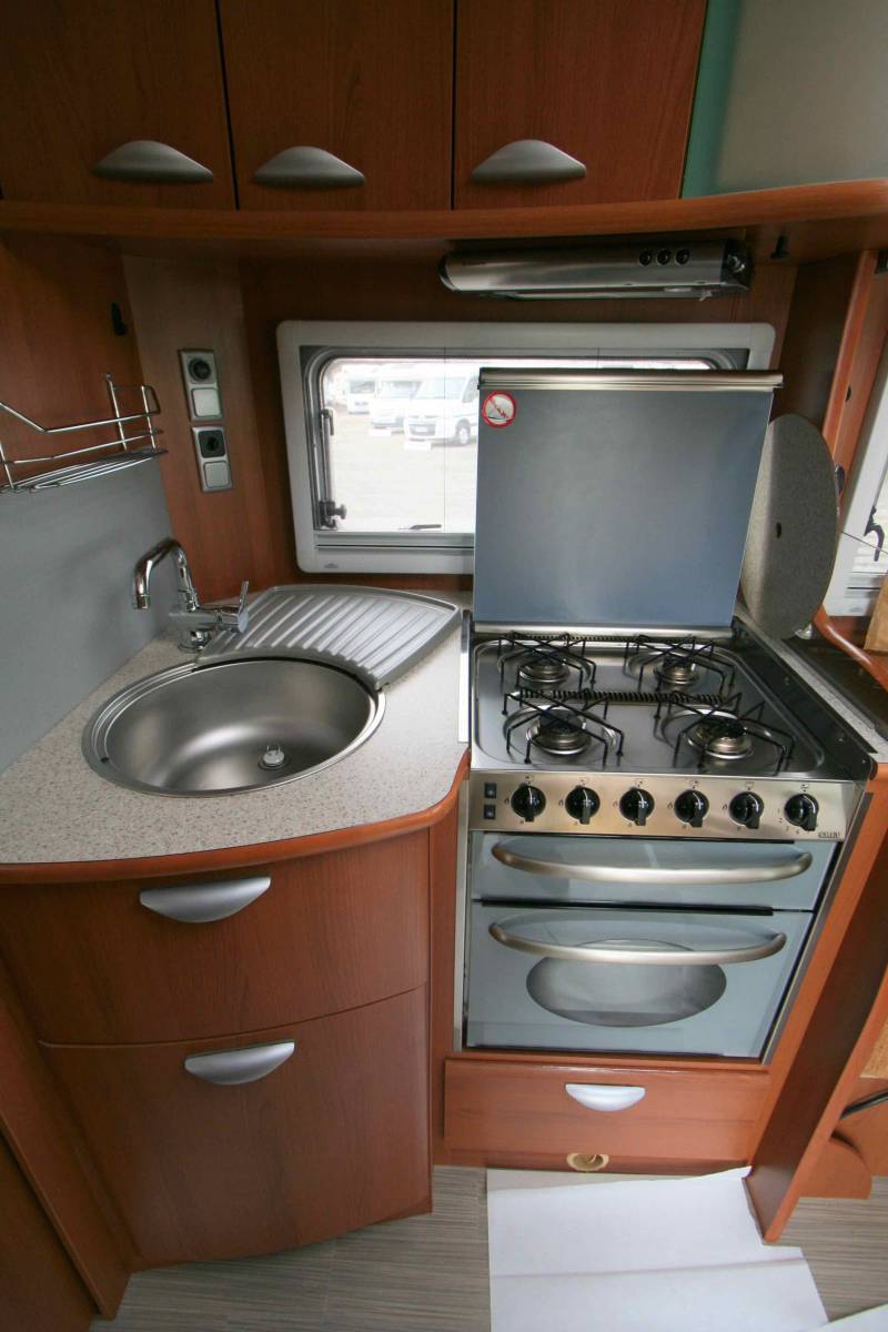 Camping-car intégral occasion, Mercedes, lits jumeaux, salon face à face, Pilote explorateur G733 FJ, à Roques près Toulouse