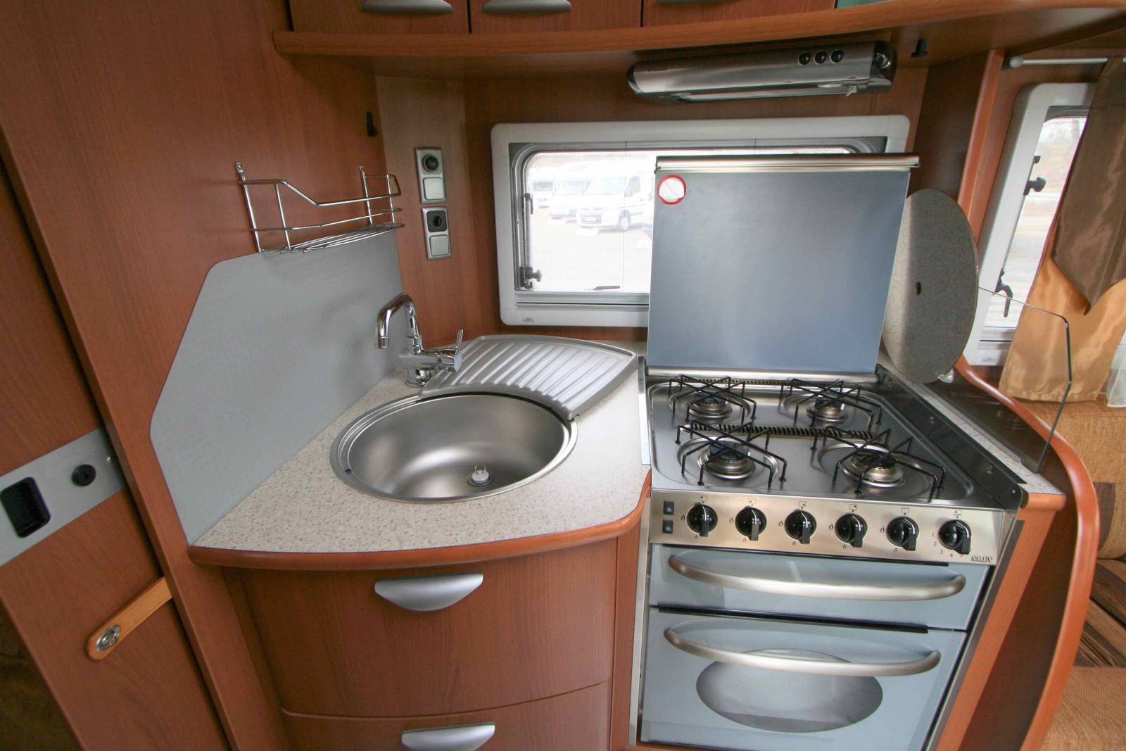 Vend Camping-car intégral occasion, Mercedes, lits jumeaux, salon face à face, Pilote explorateur G733 FJ, à Roques près Toulouse