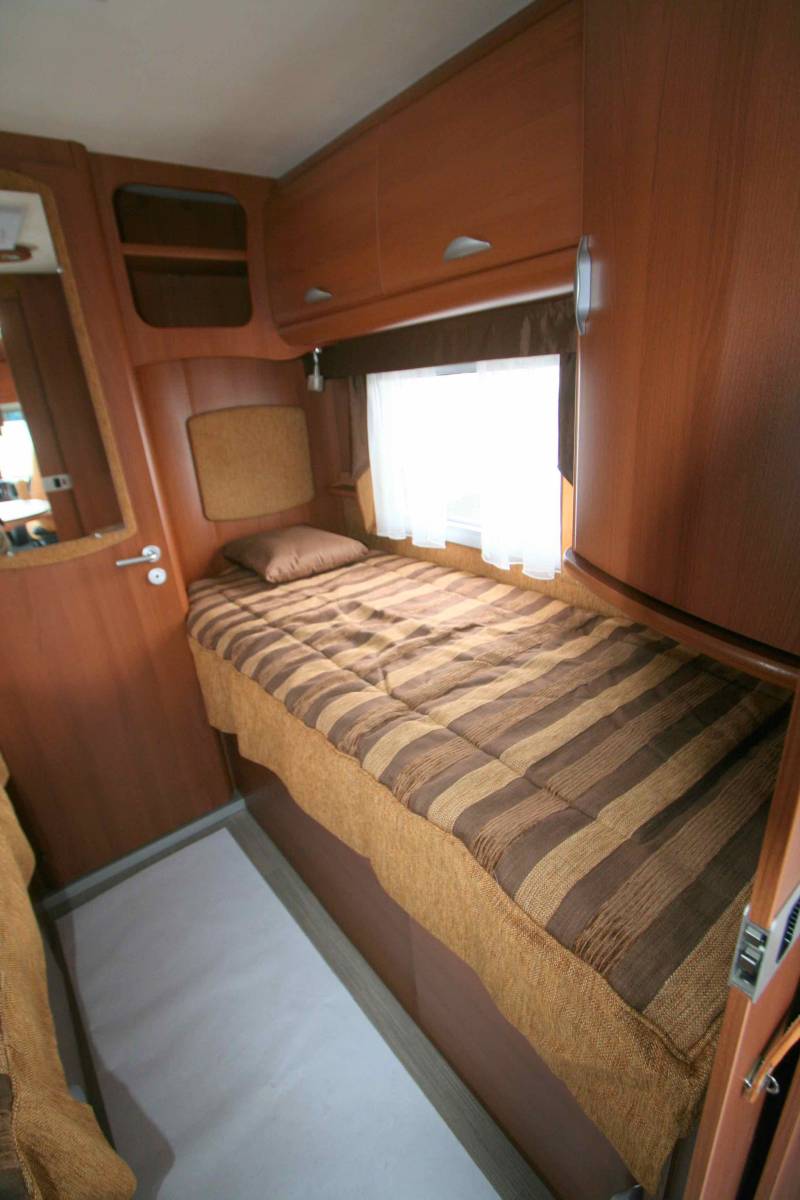 Vend Camping-car intégral occasion, Mercedes, lits jumeaux, salon face à face, Pilote explorateur G733 FJ, à Roques près Toulouse