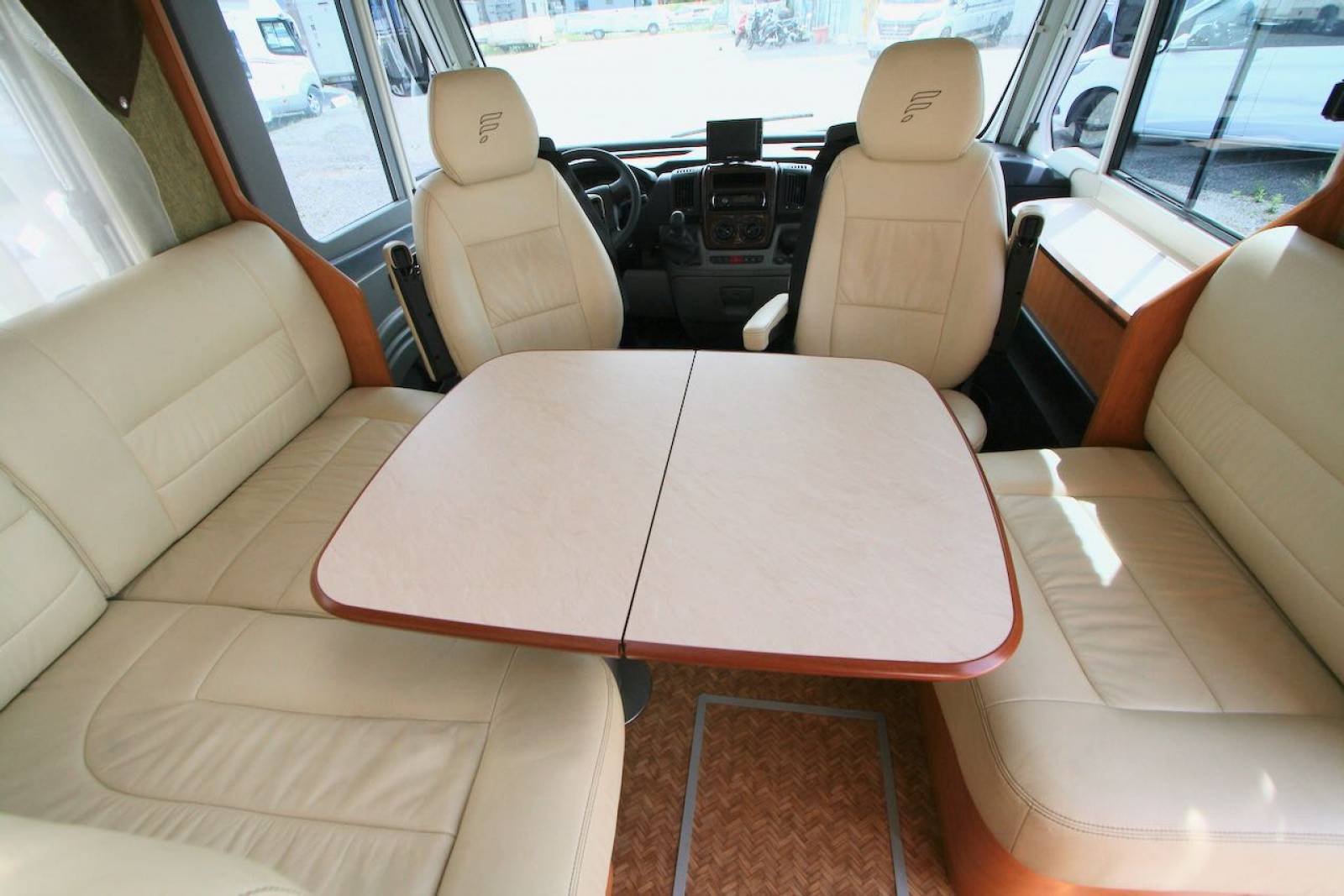 Camping-car intégral occasion lit central, poids lourd, 4 places, Fleurette Discover 73 LM, à Roques près de Toulouse (31)