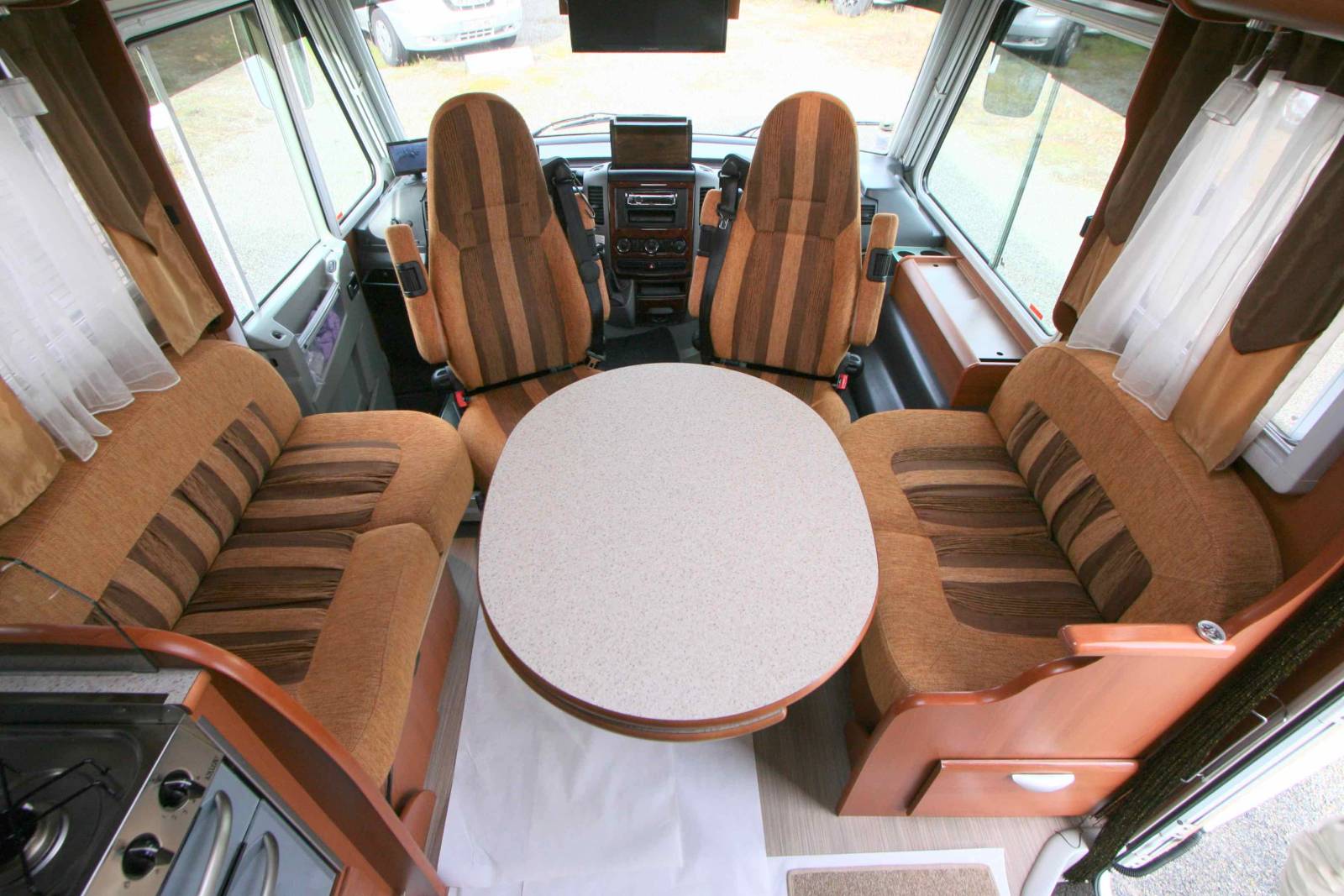 Camping-car intégral occasion, Mercedes, lits jumeaux, salon face à face, Pilote explorateur G733 FJ, à Roques près Toulouse