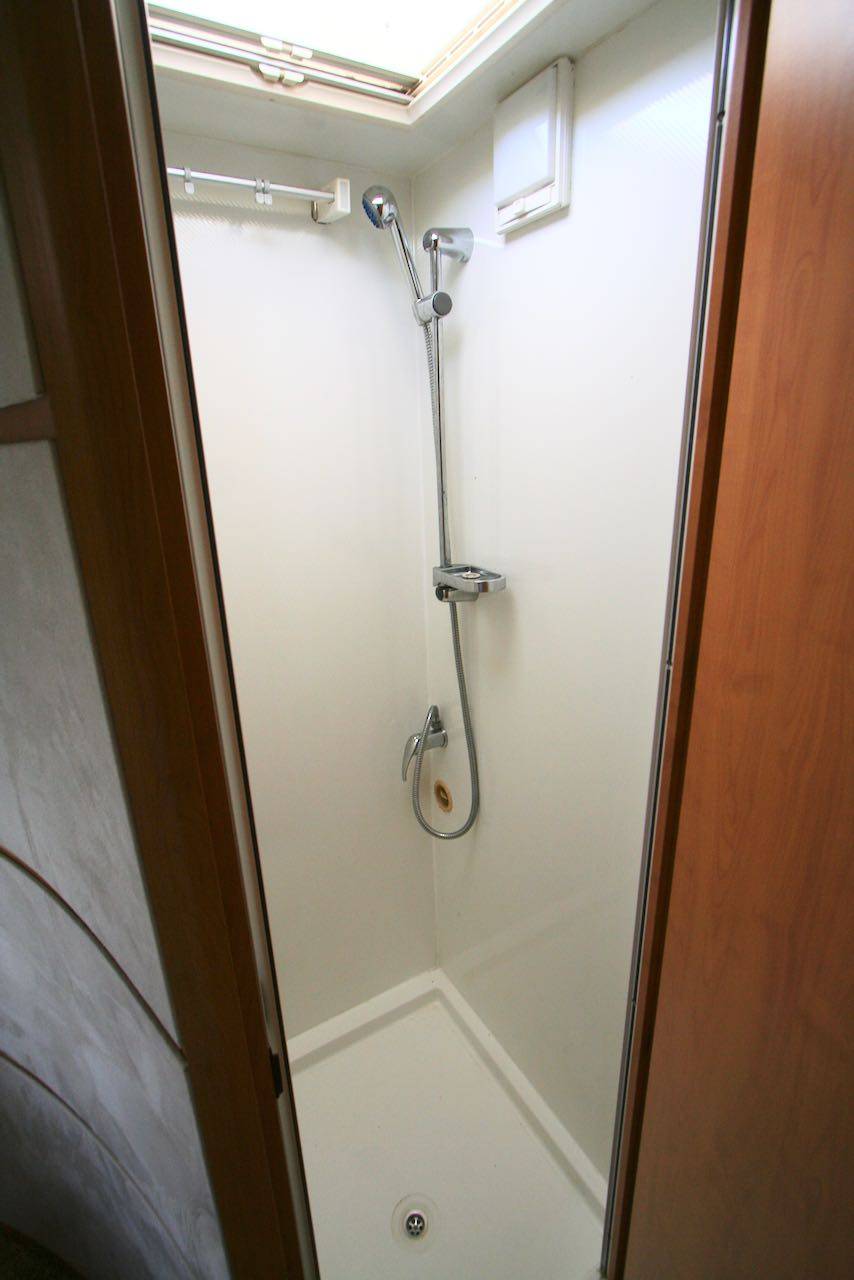 Vend Camping-car intégral occasion lit central, poids lourd, 4 places, Fleurette Discover 73 LM, à Roques près de Toulouse (31)