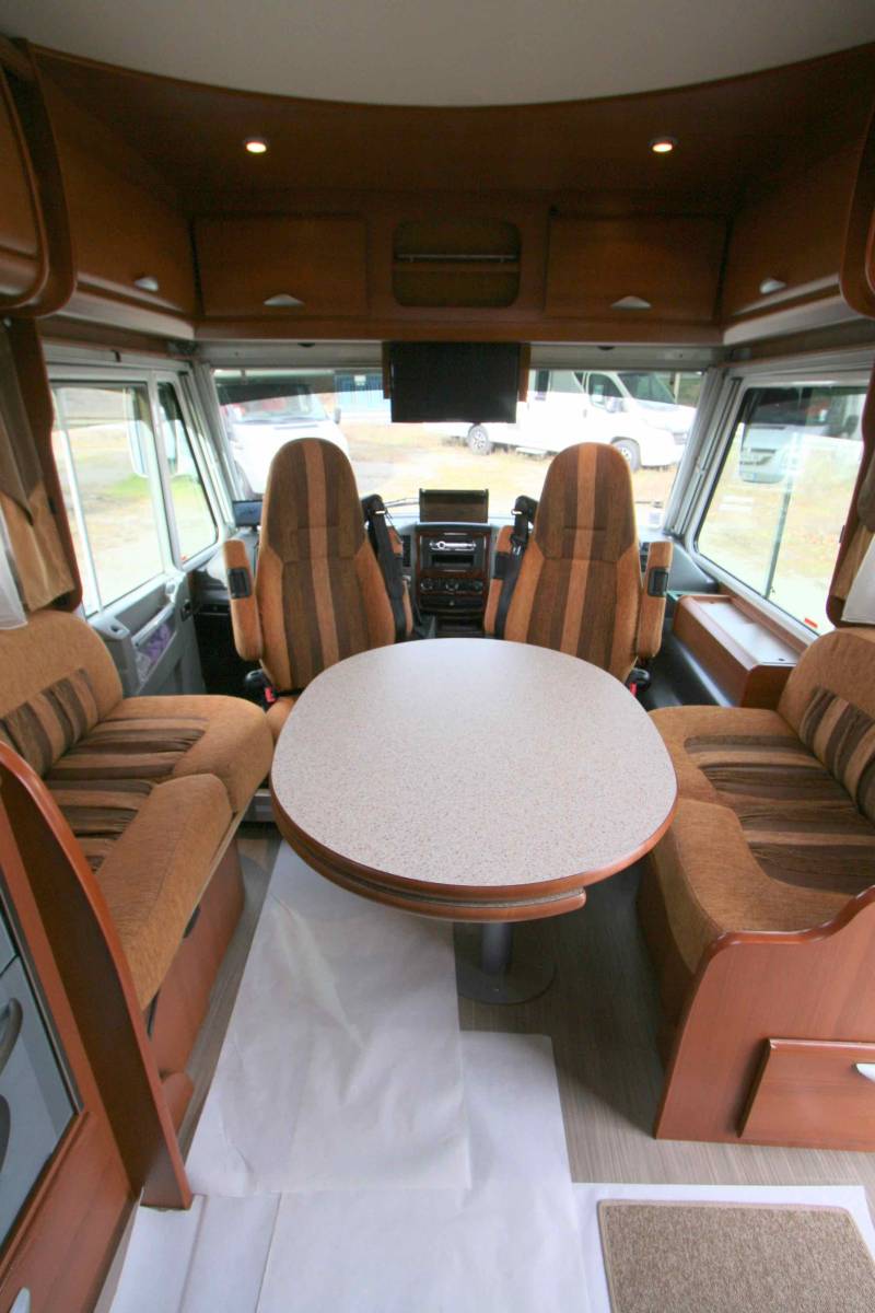 Achat Camping-car intégral occasion, Mercedes, lits jumeaux, salon face à face, Pilote explorateur G733 FJ, à Roques près Toulouse