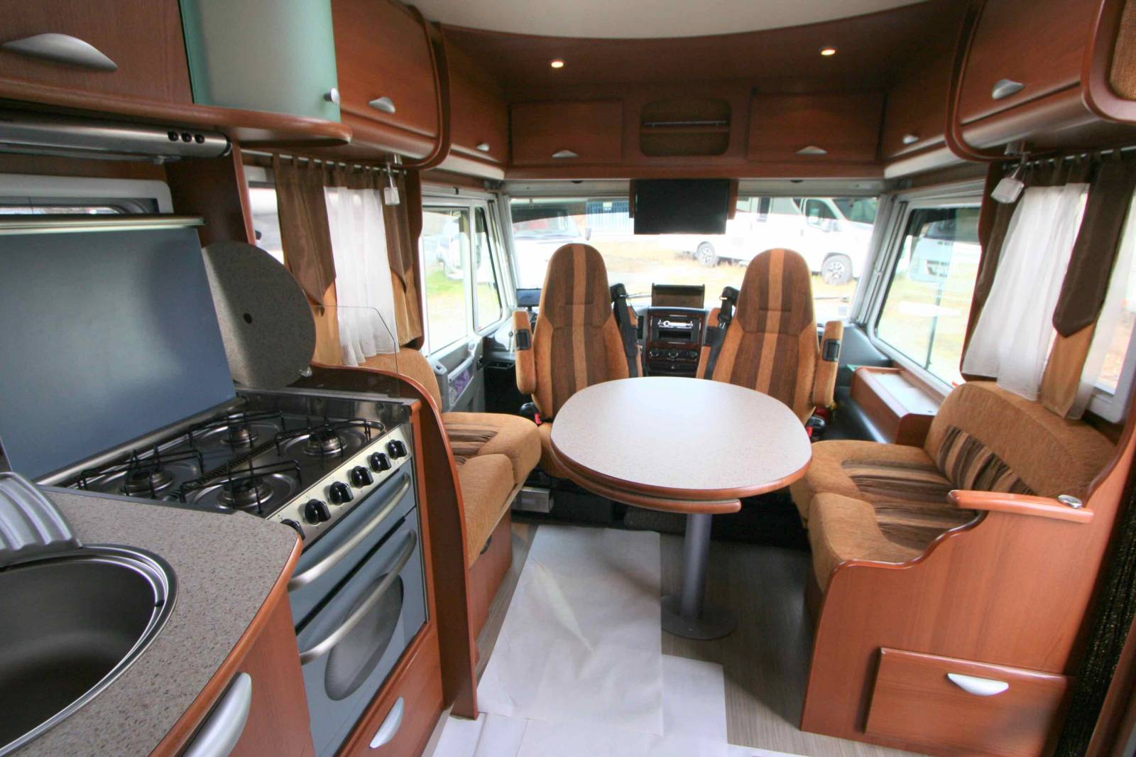 Vend Camping-car intégral occasion, Mercedes, lits jumeaux, salon face à face, Pilote explorateur G733 FJ, à Roques près Toulouse