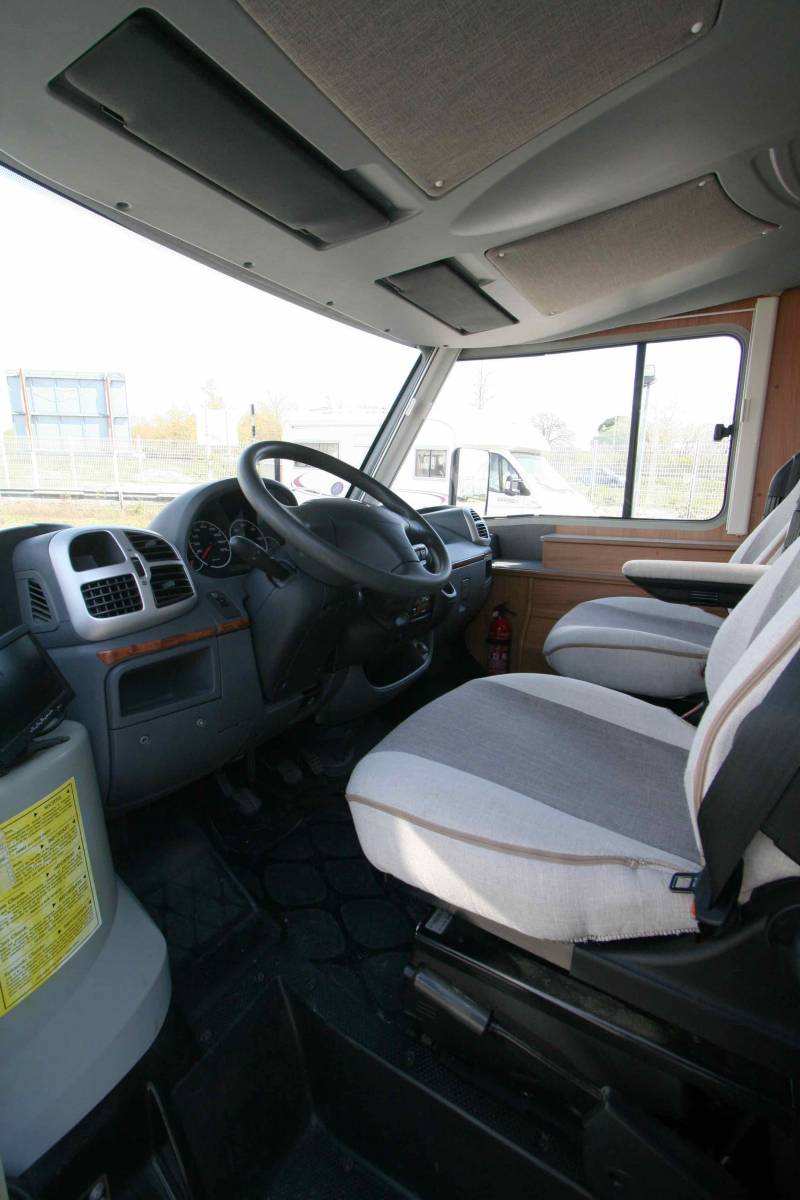 Achat camping-car intégral occasion, moins de 7 m, Bürstner Elegance I 685, à Roques proche de Toulouse (31)