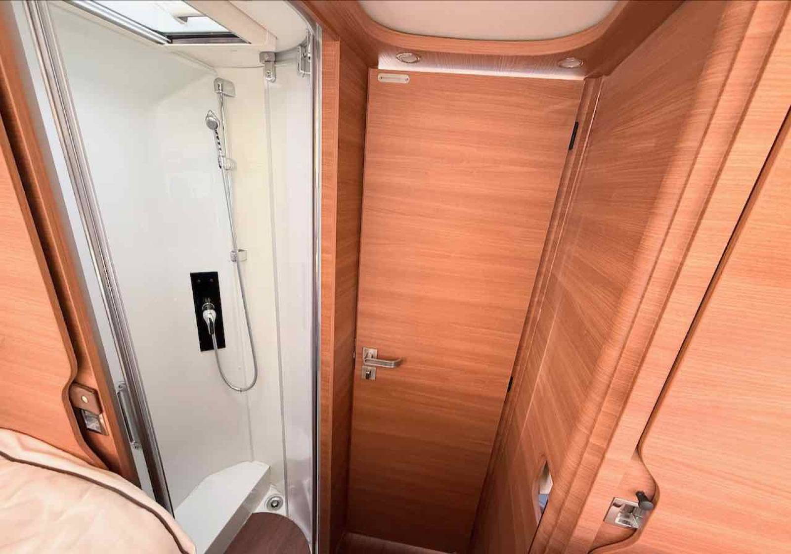 Achat Camping-car intégral occasion, poids lourd, 4 places, lits jumeaux, Carthago Chic C-Line I 4,9 LE, à Roques proche de Toulouse (31)