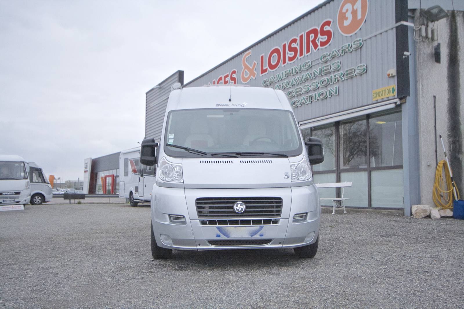 Fourgon aménagé d'occasion Sun Living 59 T, 2015 tout équipé, à Roques près Toulouse (31)