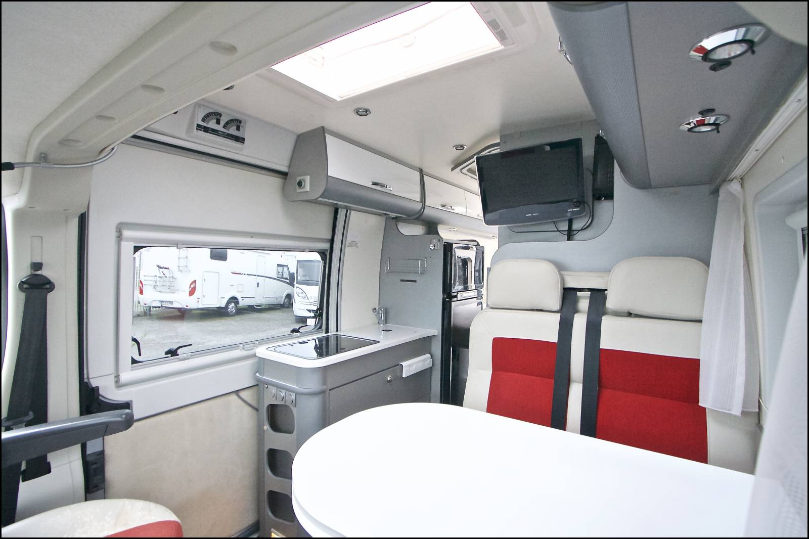 Fourgon aménagé d'occasion Sun Living 59 T, 2015 tout équipé, à Roques près Toulouse (31), midi-Pyrénées