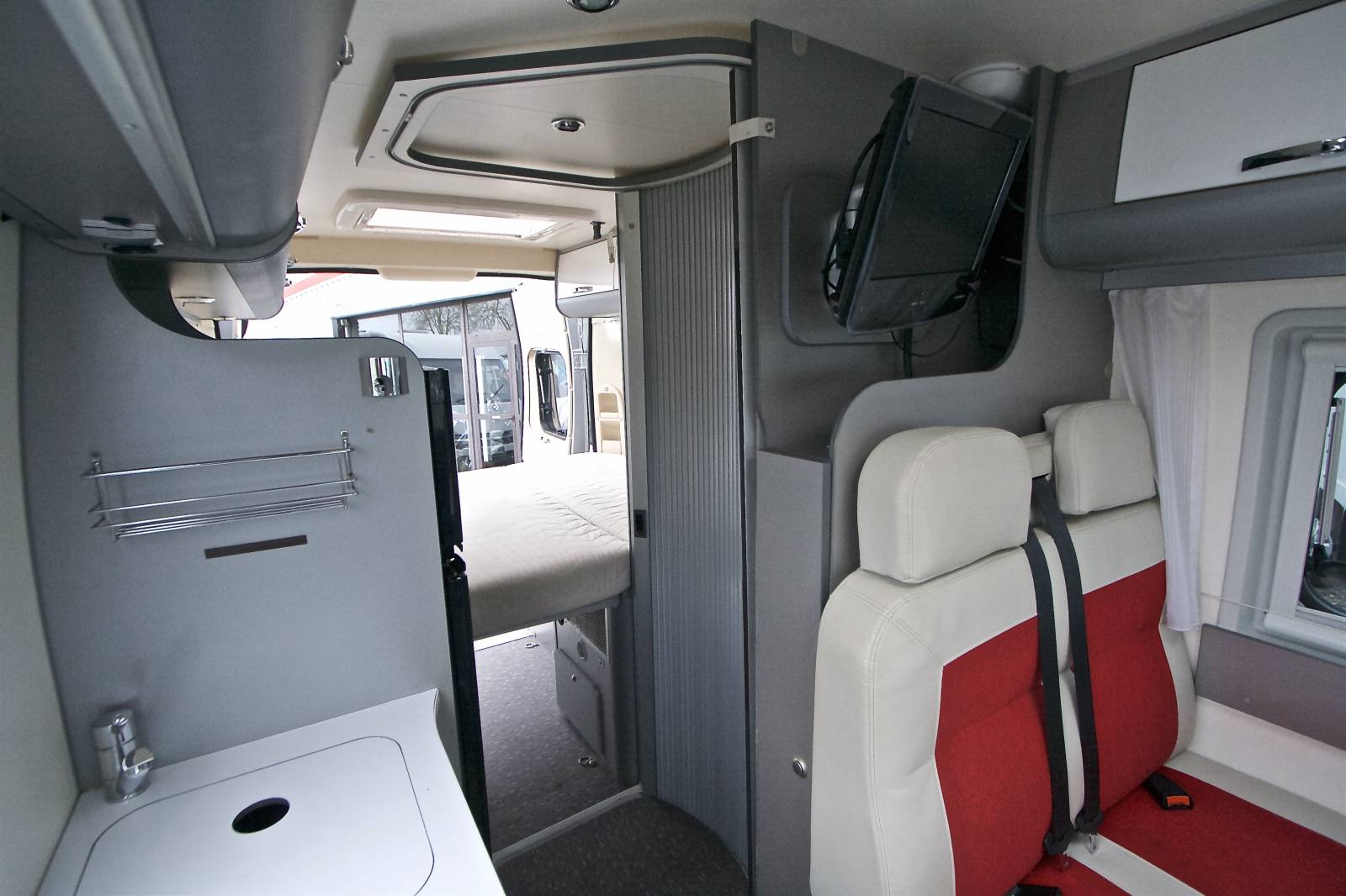 Fourgon aménagé d'occasion Sun Living 59 T, 2015 tout équipé, à Roques près Toulouse (31)