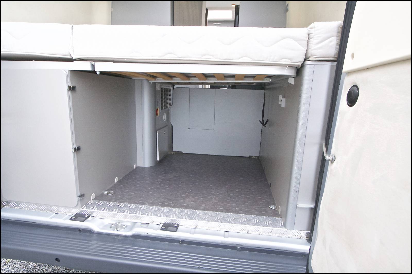 Fourgon aménagé d'occasion Sun Living 59 T, 2015 tout équipé, à Roques près Toulouse (31), midi-Pyrénées