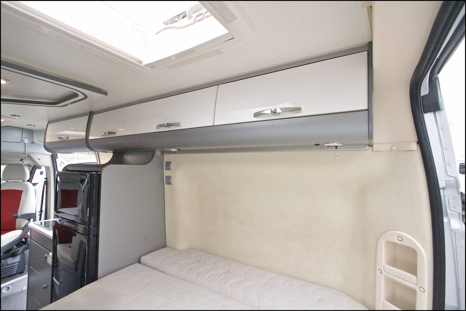 Fourgon aménagé d'occasion Sun Living 59 T, 2015 tout équipé, à Roques près Toulouse (31)