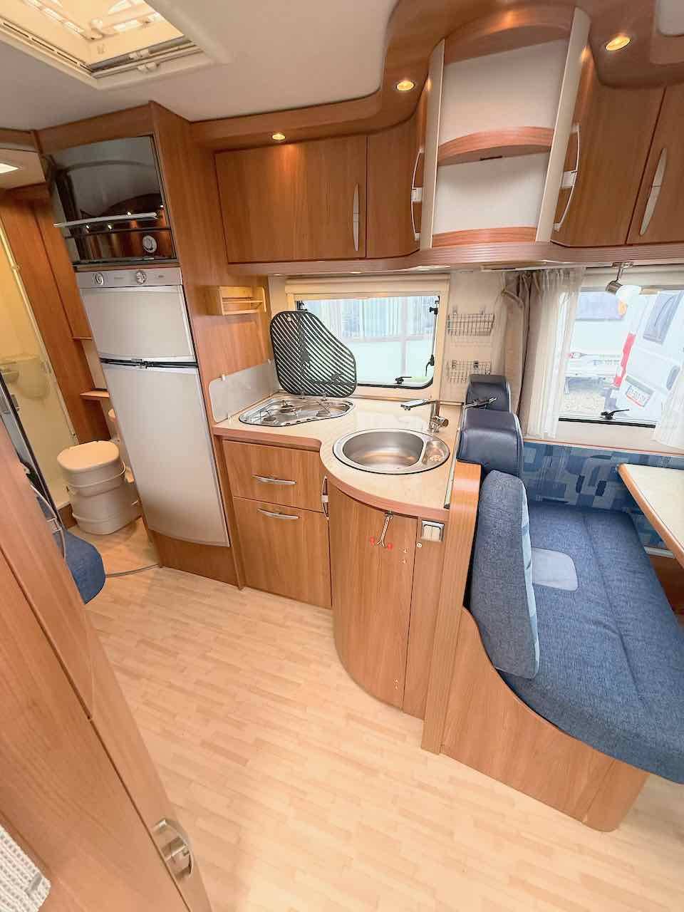 Achat Camping-car profilé occasion, lit à la française, moins de 7 m, Eriba Emotion 653, à Roques proche de Toulouse (31)