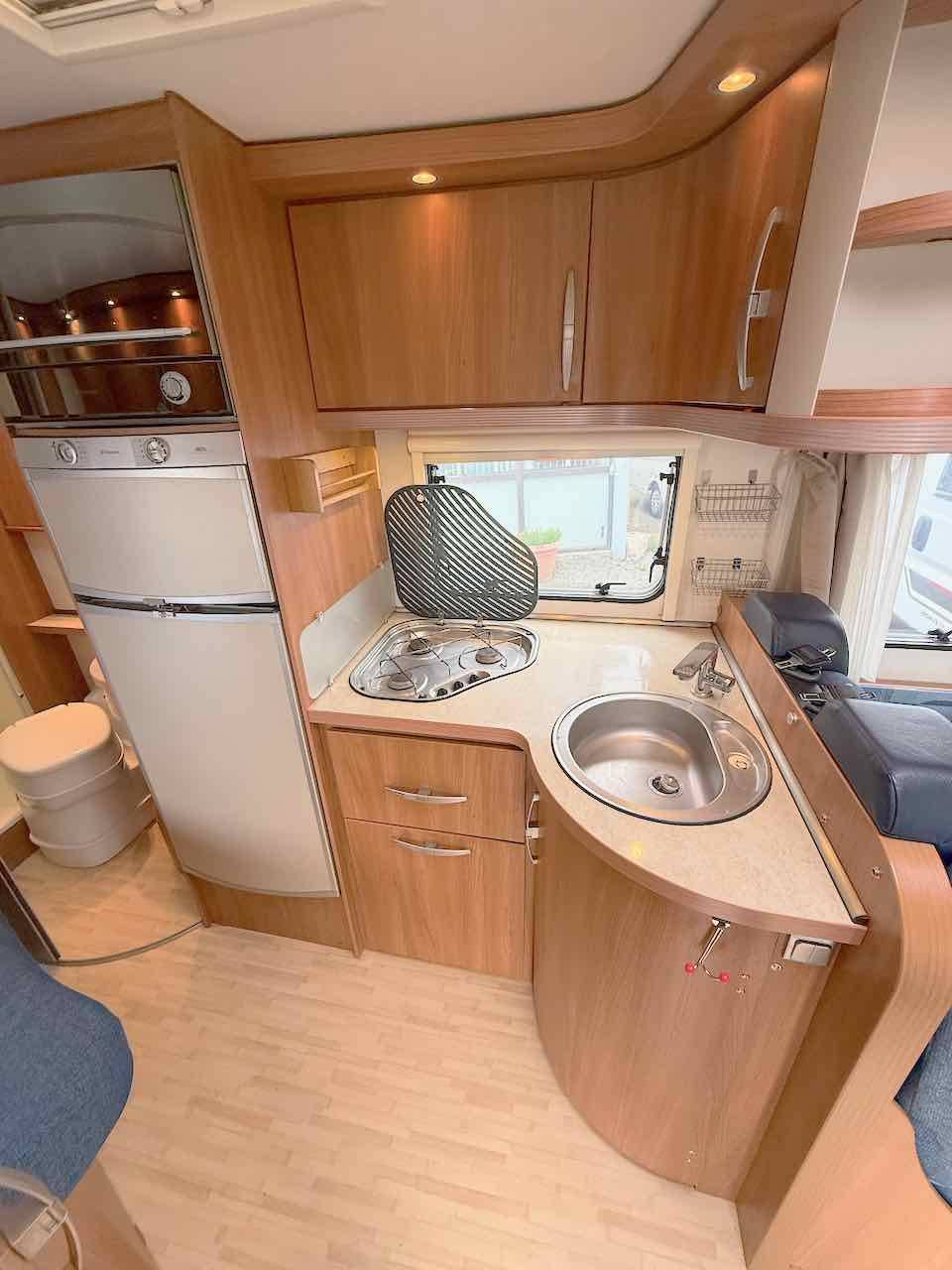 Camping-car profilé occasion, lit à la française, moins de 7 m, Eriba Emotion 653, à Roques proche de Toulouse (31)