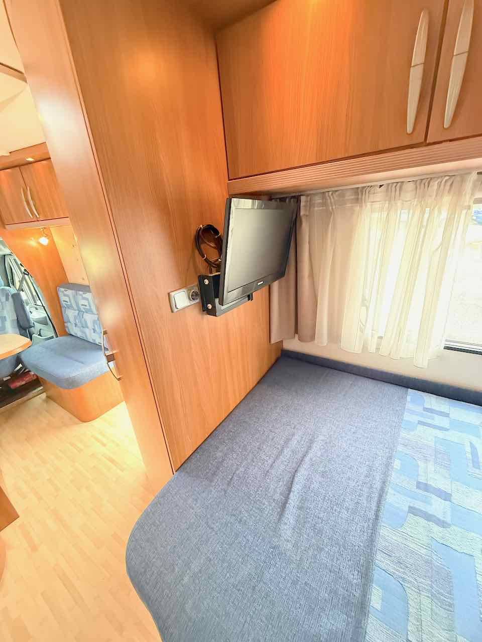 Camping-car profilé occasion, lit à la française, moins de 7 m, Eriba Emotion 653, à Roques proche de Toulouse (31)