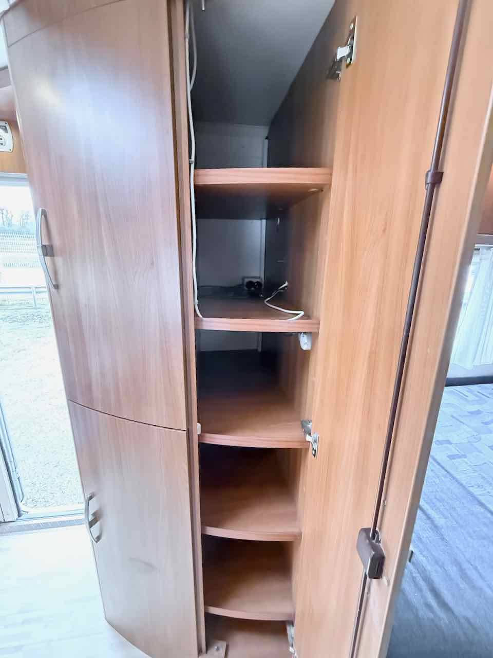 Vend Camping-car profilé occasion, lit à la française, moins de 7 m, Eriba Emotion 653, à Roques proche de Toulouse (31)